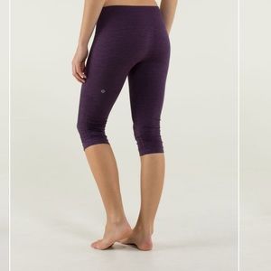Lululemon In The Flow Crop size 8 heathered deep Zinfandel color